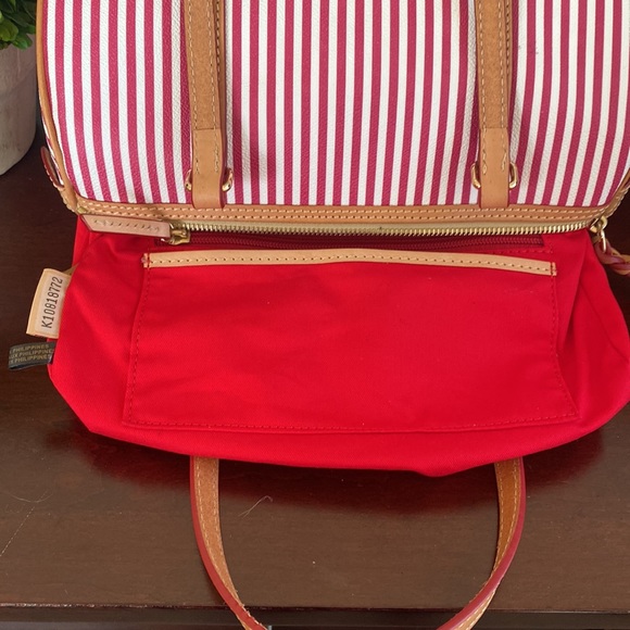 DOONEY & BOURKE 🩷FUCHSIA PINK & WHITE🤍 STRIPED BARREL SHOULDER BAG🩷LIKE NEW🤍 - Picture 14 of 17